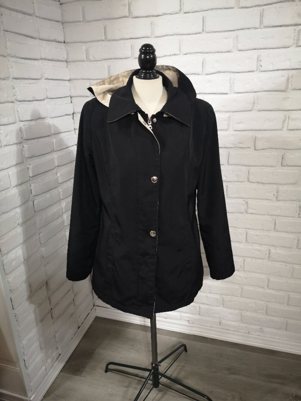Liz Claiborne Ladies Size Large Black Full Zip w/ Snaps Lined Jacket w/ Hood